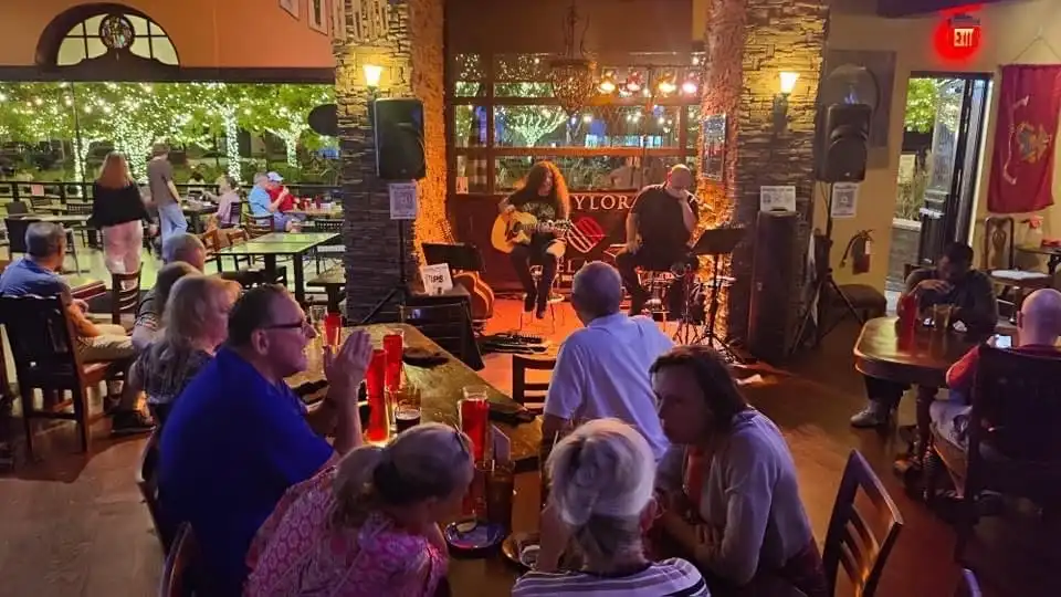 Taylor DeLatte at Lion & Crown - Allen