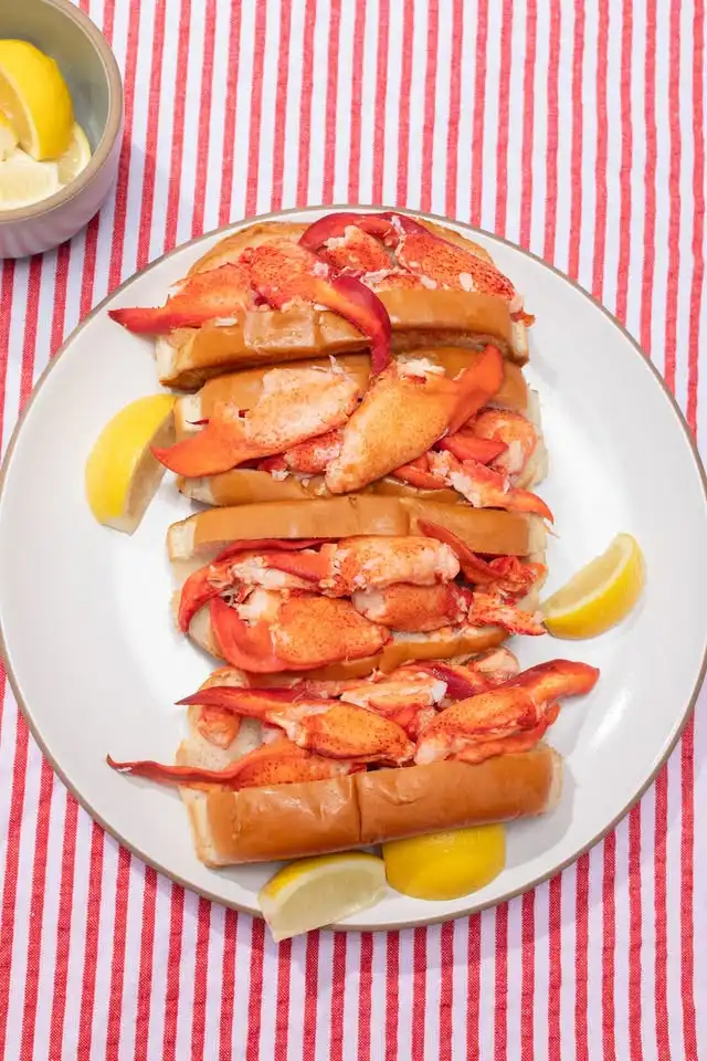 Cousins Maine Lobster at MAA Eastside
