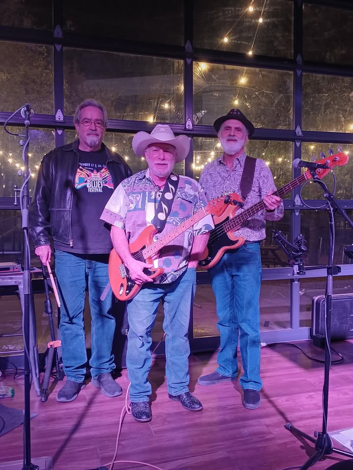 The Boomerz LIVE at Lakewood Brewing!