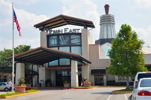 Cody's Meet-and-Greet at Town East Mall Memorial Day Event