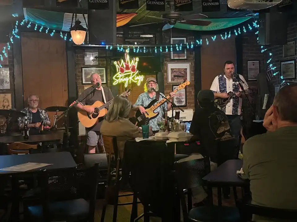 The String Kings at Didi's Downtown