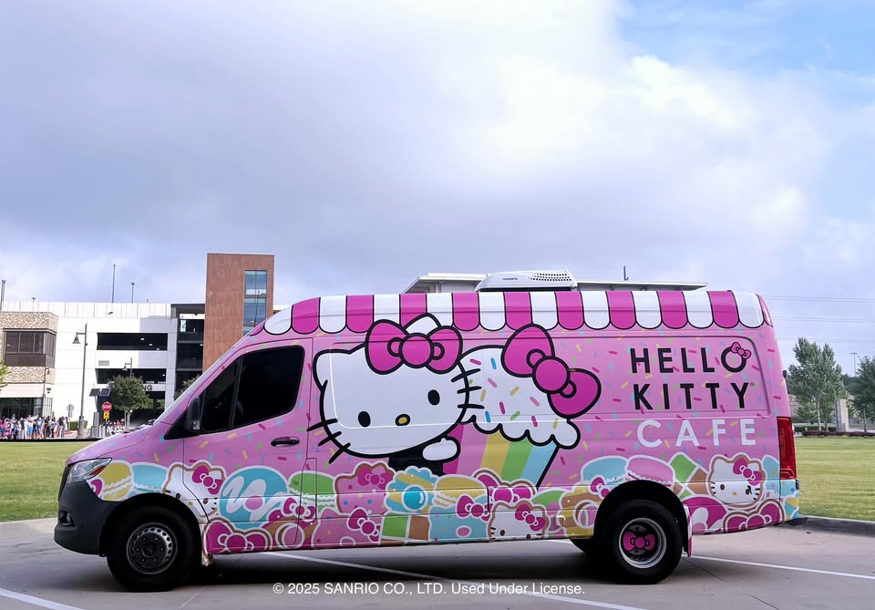 Hello Kitty Cafe Truck Central - Fort Worth Appearance