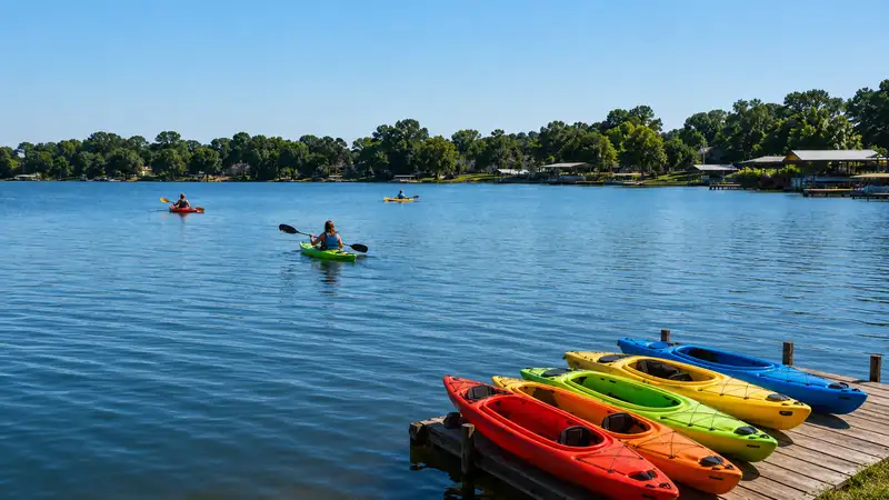 Where to Rent Kayaks and Paddleboards on White Rock Lake (2026 Guide)