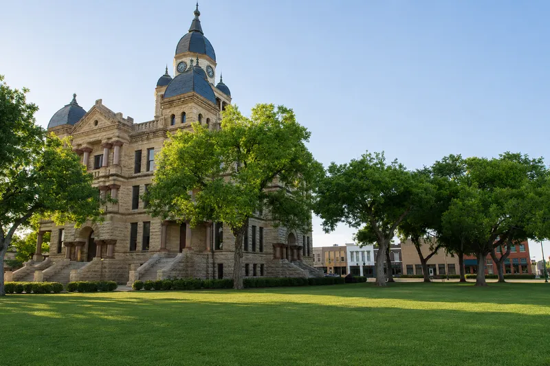 Denton Square Guide: Live Music, Coffee Shops, and Weekly Events